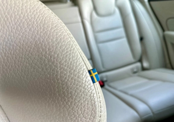 Volvo V60 cena 99900 przebieg: 167502, rok produkcji 2019 z Brzozów małe 631